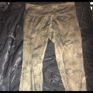 Lululemon Full length Camo Wunder Under size 10